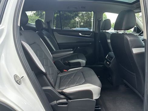 Used 2024 Volkswagen Atlas Peak Edition SE AWD/4WD image 37