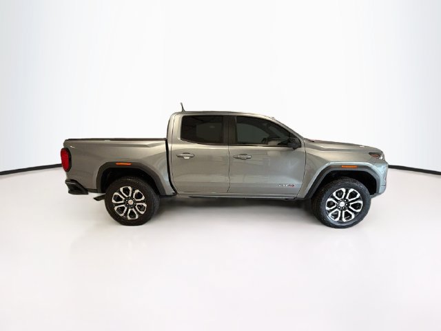 Used 2024 GMC Canyon AT4 w/ AT4 Premium Package AWD/4WD image 8