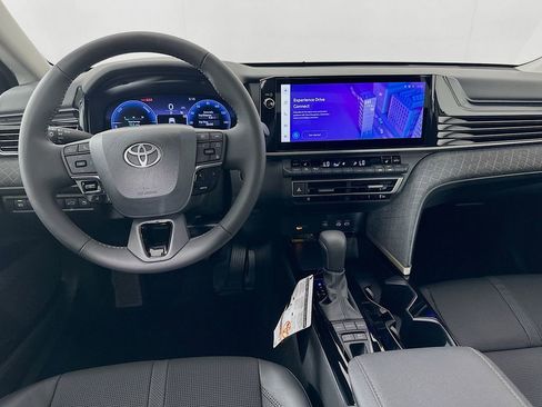 Used 2025 Toyota Camry XLE image 22