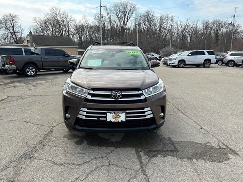 Used 2017 Toyota Highlander XLE image 3