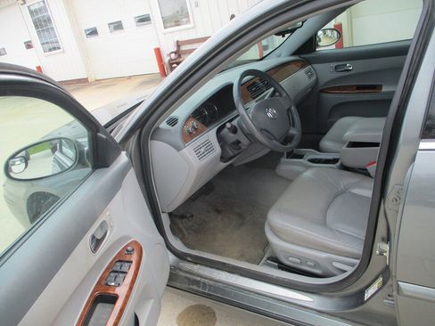 Used 2005 Buick LaCrosse CXL FWD image 9