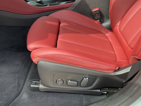 Certified 2025 BMW X4 M40i w/ Premium Package image 15