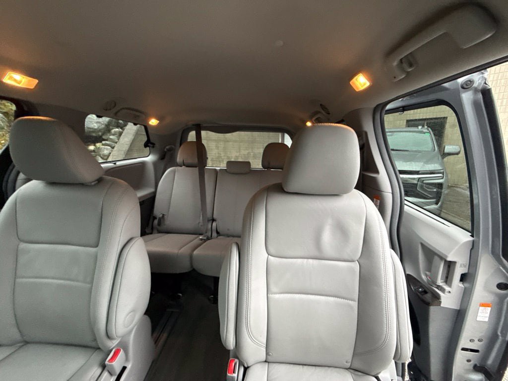 Used 2017 Toyota Sienna AWD image 20