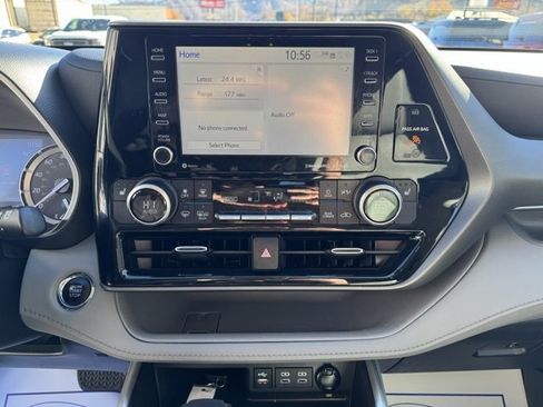 Used 2022 Toyota Highlander XLE image 20
