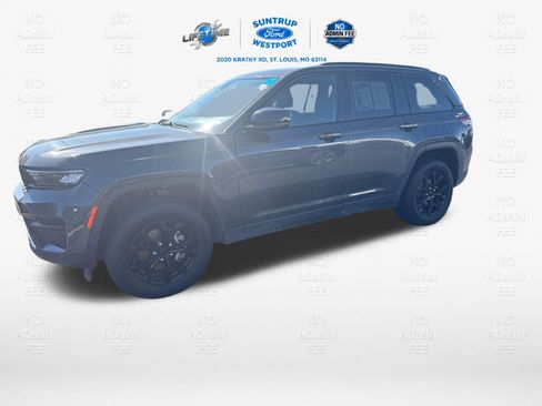 Used 2024 Jeep Grand Cherokee Altitude AWD/4WD image 4