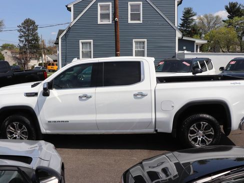 Used 2025 GMC Sierra 1500 SLT image 2