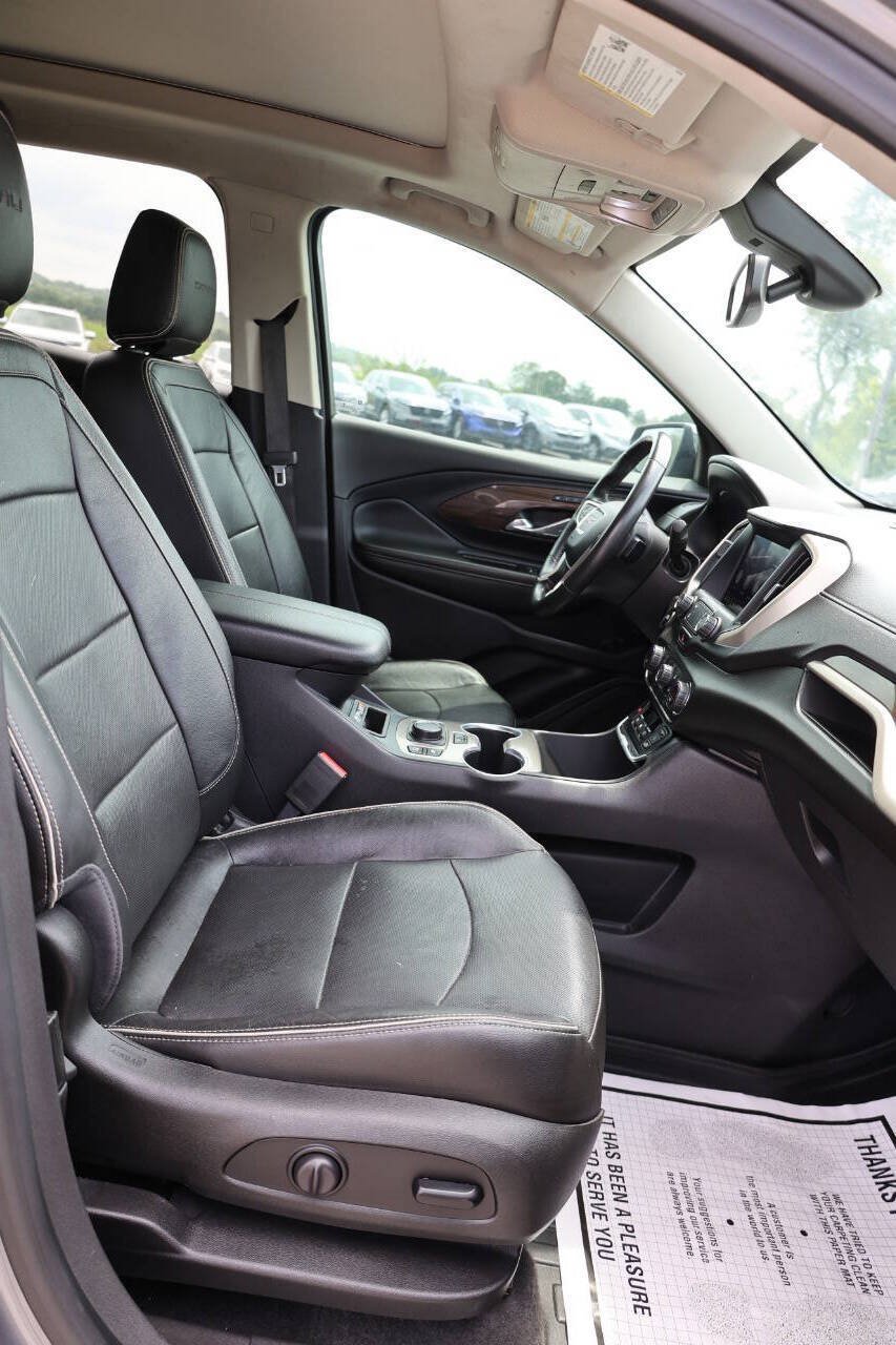 Used 2020 GMC Terrain Denali w/ Denali Premium Package AWD/4WD image 15