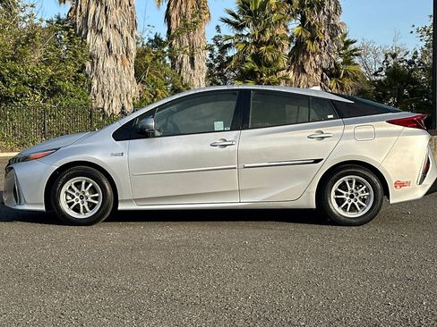 Used 2018 Toyota Prius Prime Premium w/ Carpet Mat Package image 6