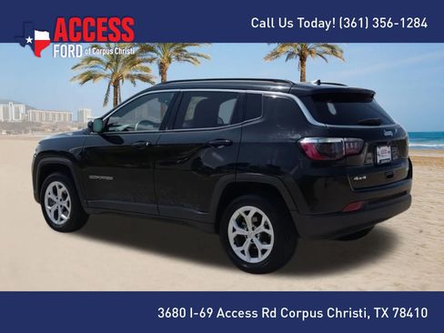 Used 2024 Jeep Compass Latitude AWD/4WD image 6