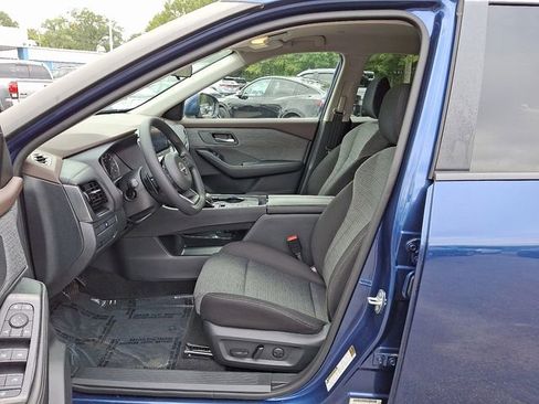 Used 2022 Nissan Rogue SV image 16