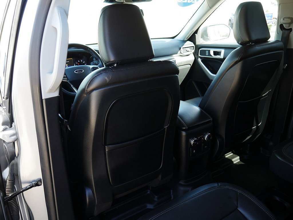 Used 2020 Ford Explorer XLT w/ Equipment Group 202A AWD/4WD image 16
