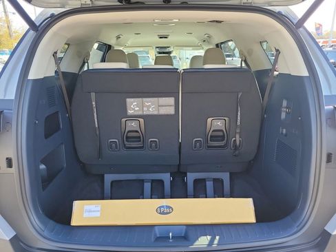 New 2026 Kia Carnival EX image 14