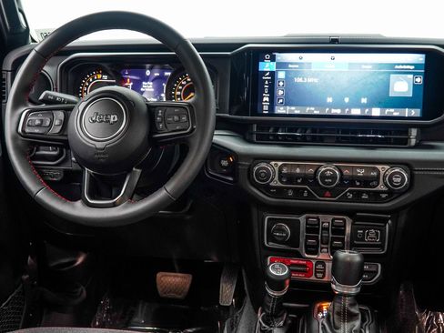 Used 2024 Jeep Gladiator Rubicon w/ Technology Group AWD/4WD image 23