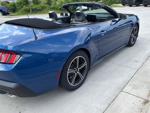 Used 2024 Ford Mustang Convertible RWD image 3