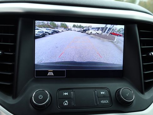 Used 2023 GMC Acadia SLT image 32