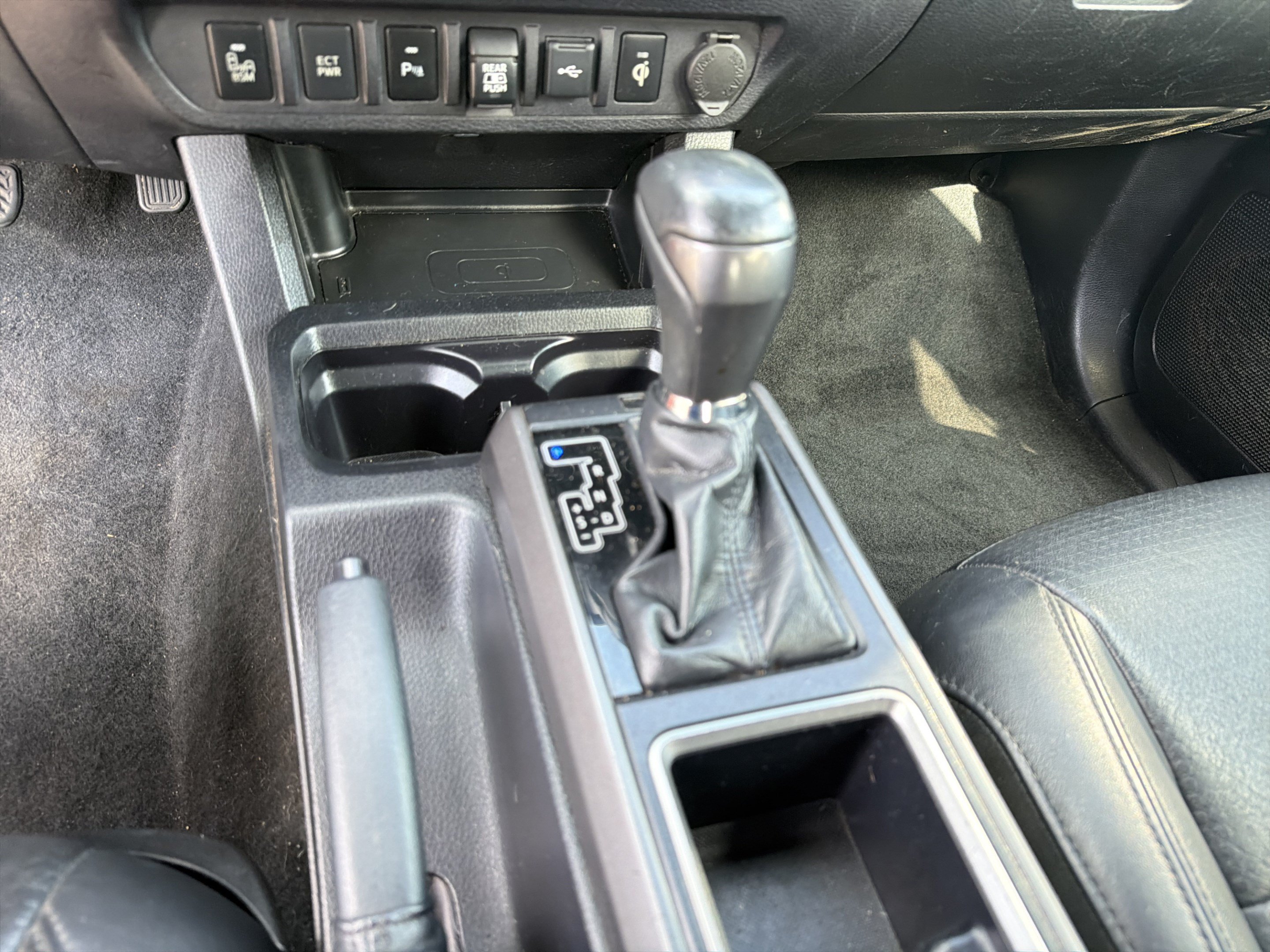 Used 2022 Toyota Tacoma TRD Sport w/ TRD Premium Sport Package RWD image 17