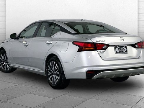 Used 2025 Nissan Altima 2.5 SV image 11