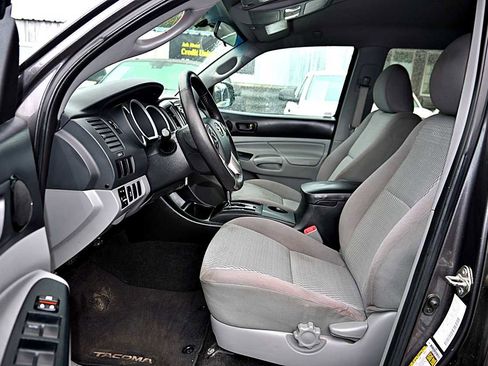 Used 2014 Toyota Tacoma PreRunner image 13