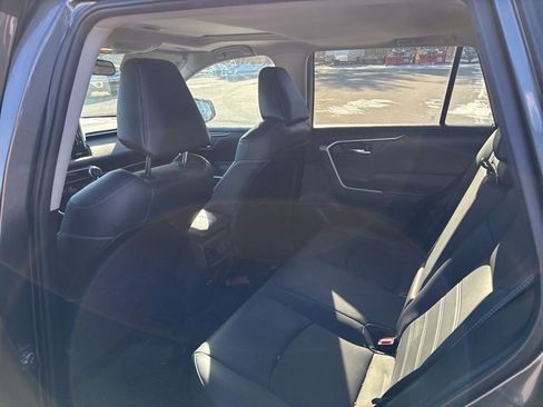 Used 2021 Toyota RAV4 XLE Premium image 4