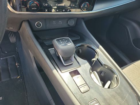 Used 2023 Nissan Rogue SV FWD image 27