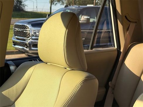 Used 2019 Toyota 4Runner Limited image 11