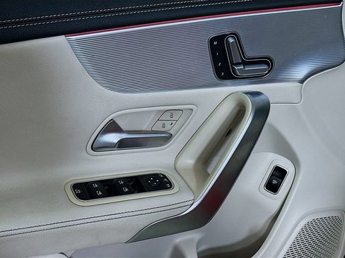 Used 2021 Mercedes-Benz CLA 250 image 21