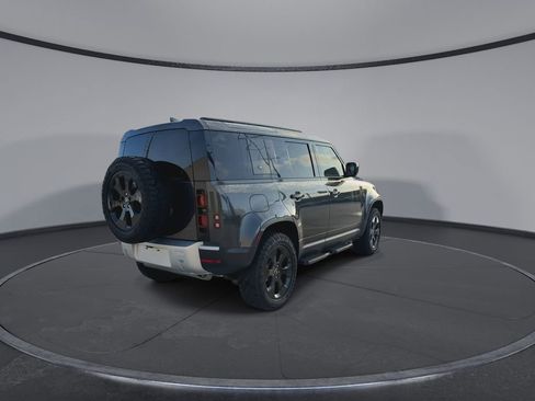 Used 2024 Land Rover Defender 110 S image 8