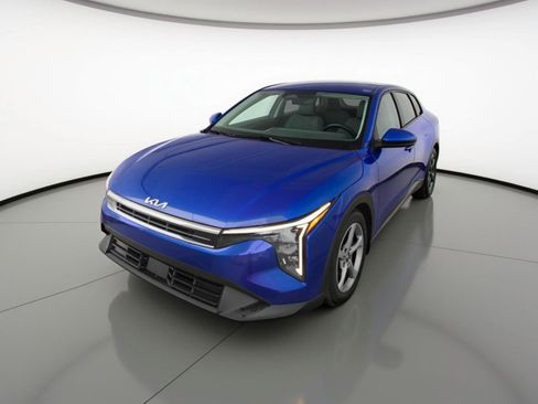 Used 2025 Kia K4 LXS image 3
