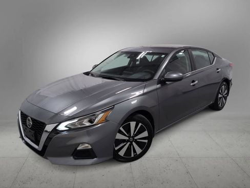 Used 2021 Nissan Altima 2.5 SV image 1