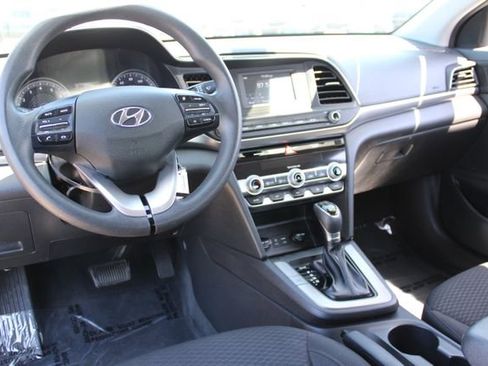 Used 2020 Hyundai Elantra SE w/ Cargo Package (C1) FWD image 12