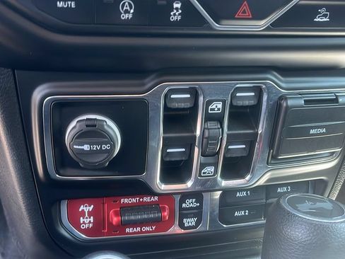 Used 2021 Jeep Wrangler Unlimited Rubicon AWD/4WD image 15