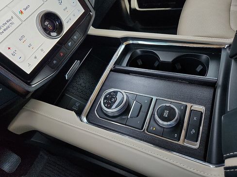 Used 2023 Ford Expedition Platinum AWD/4WD image 12