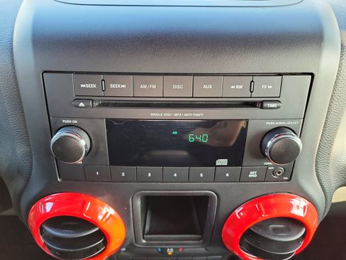 Used 2018 Jeep Wrangler Unlimited Sport w/ Connectivity Group image 25