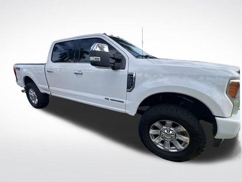 Used 2017 Ford F250 Platinum w/ Platinum Ultimate Package AWD/4WD image 2