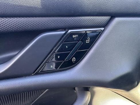 Used 2020 Porsche Taycan 4S image 23