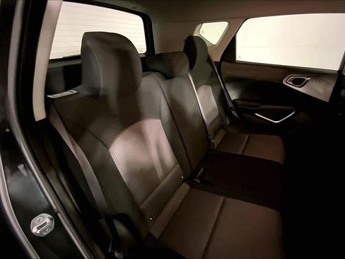 Used 2025 Kia Soul LX w/ LX Technology Package FWD image 23