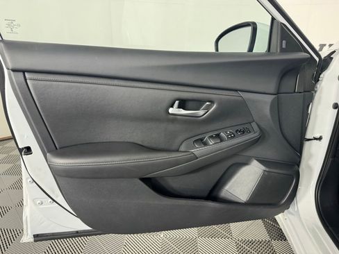 Used 2025 Nissan Sentra SV FWD image 9