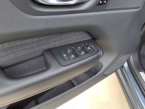 Used 2023 Volvo XC60 B5 Core image 16