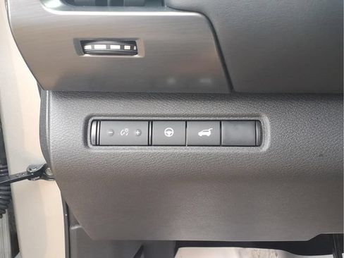Used 2025 Nissan Pathfinder SL AWD/4WD image 14