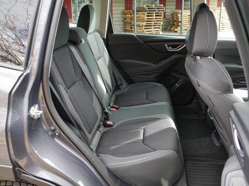 Used 2023 Subaru Forester Premium image 28