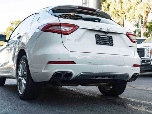 Used 2019 Maserati Levante GranLusso AWD/4WD image 16