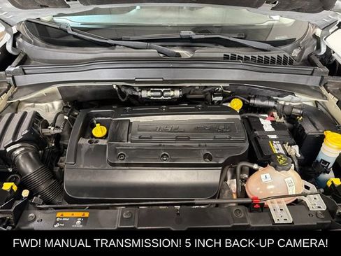 Used 2016 Jeep Renegade Latitude FWD image 24