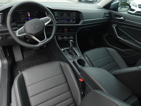 Used 2024 Volkswagen Jetta SE w/ Panoramic Sunroof Package FWD image 7
