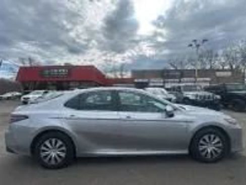 Used 2023 Toyota Camry LE FWD image 4