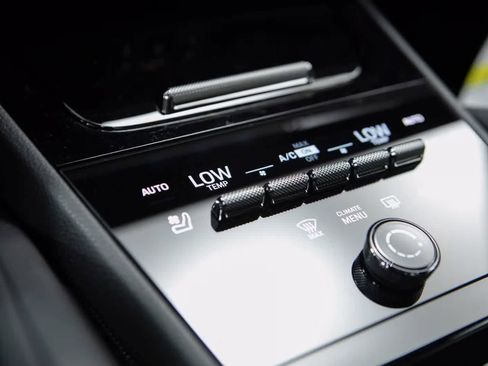 Certified 2026 Porsche Cayenne AWD/4WD image 27