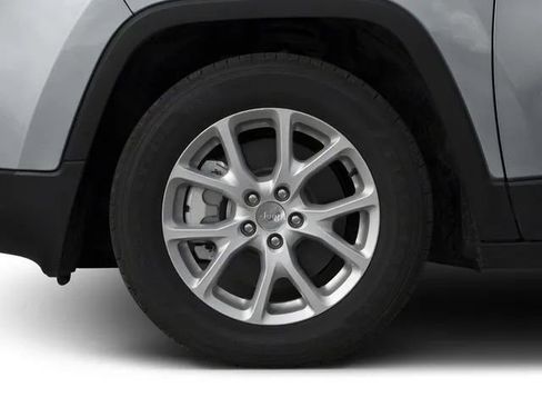 Used 2016 Jeep Cherokee Latitude w/ Cold Weather Group image 14