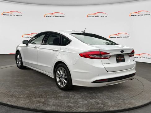 Used 2017 Ford Fusion SE w/ Fusion SE Technology Package FWD image 7