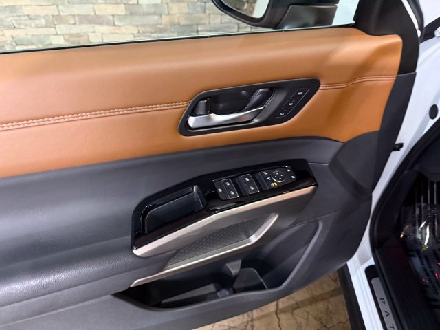 Certified 2025 Nissan Pathfinder Platinum w/ Cargo Package FWD image 9