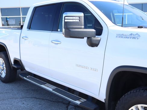 Used 2021 Chevrolet Silverado 3500 High Country w/ Z71 Off-Road Package AWD/4WD image 4