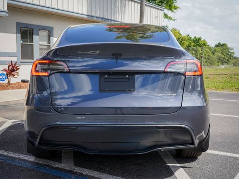 Used 2022 Tesla Model Y Long Range image 5